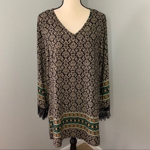 VOLL | V-neck Shirt With Lace Cuffs on Sleeves